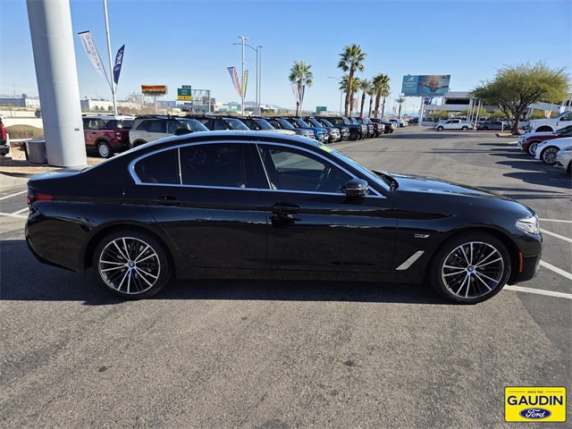 Used 2023 BMW 530e w/ Premium Package image 6