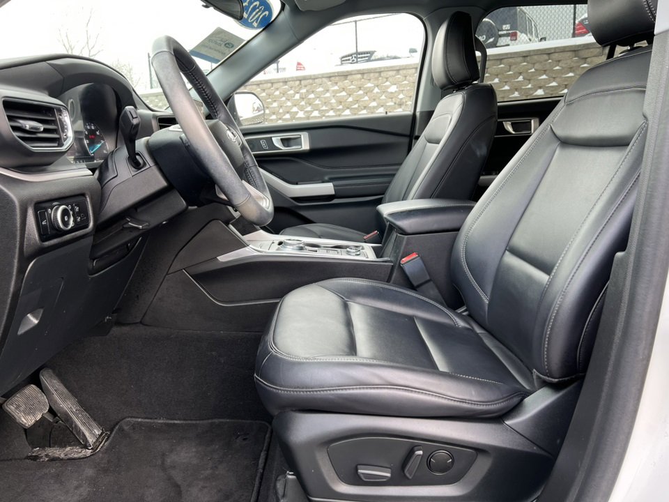 Certified 2023 Ford Explorer XLT w/ Equipment Group 202A image 4