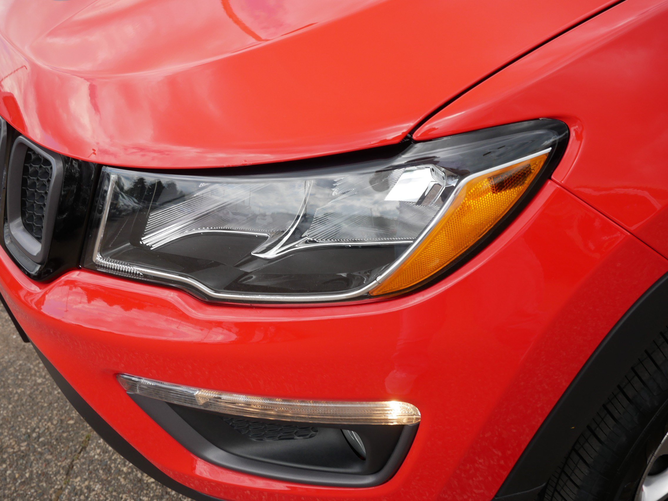 Used 2018 Jeep Compass Trailhawk w/ Navigation Group AWD/4WD image 16