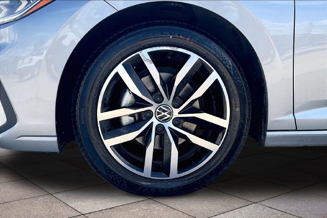 Used 2025 Volkswagen Jetta SE FWD image 10