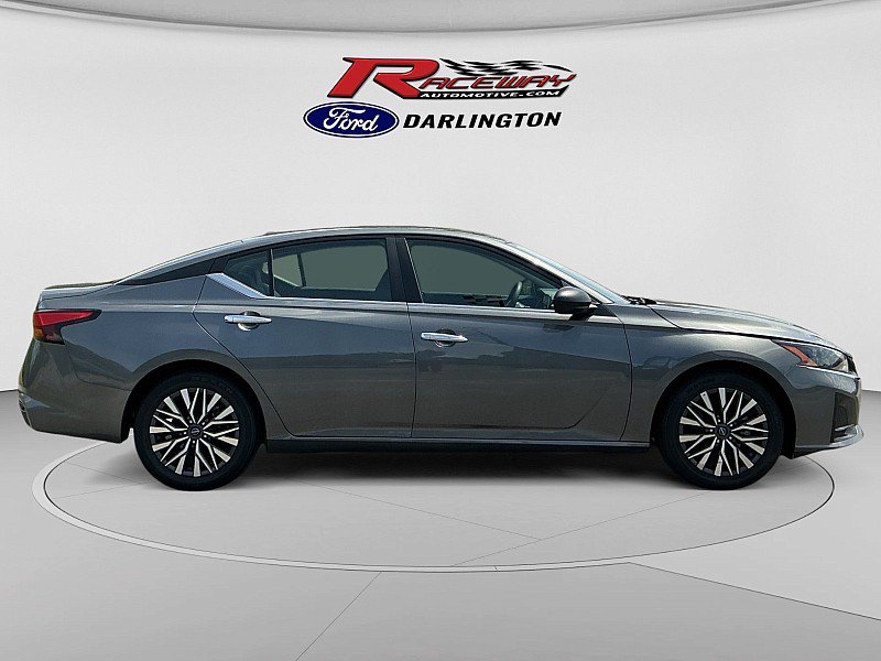 Used 2025 Nissan Altima 2.5 SV FWD image 6