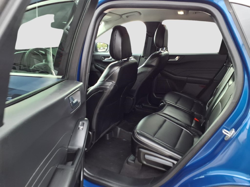 Certified 2023 Ford Escape Platinum w/ Class II Trailer Tow Package AWD/4WD image 28