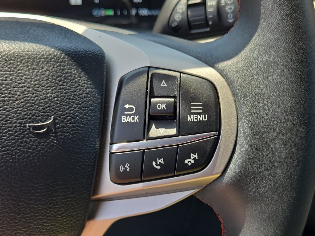 Certified 2025 Ford Explorer Active AWD/4WD image 26