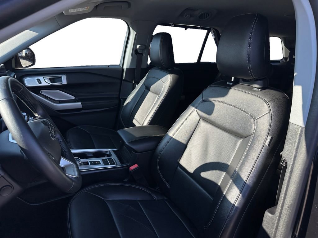 Certified 2022 Ford Explorer Limited w/ Limited Technology Package image 9