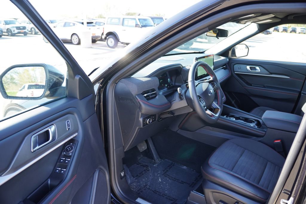 Certified 2025 Ford Explorer ST-Line AWD/4WD image 14