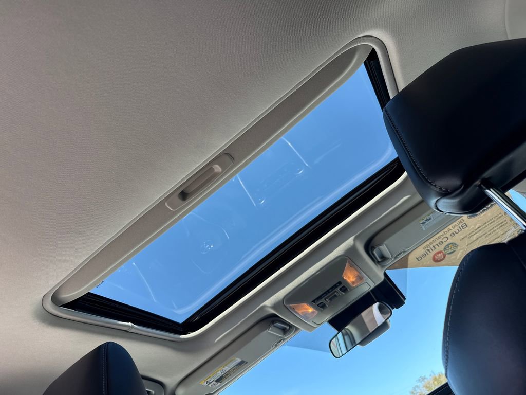 Used 2021 Toyota RAV4 XLE Premium image 8