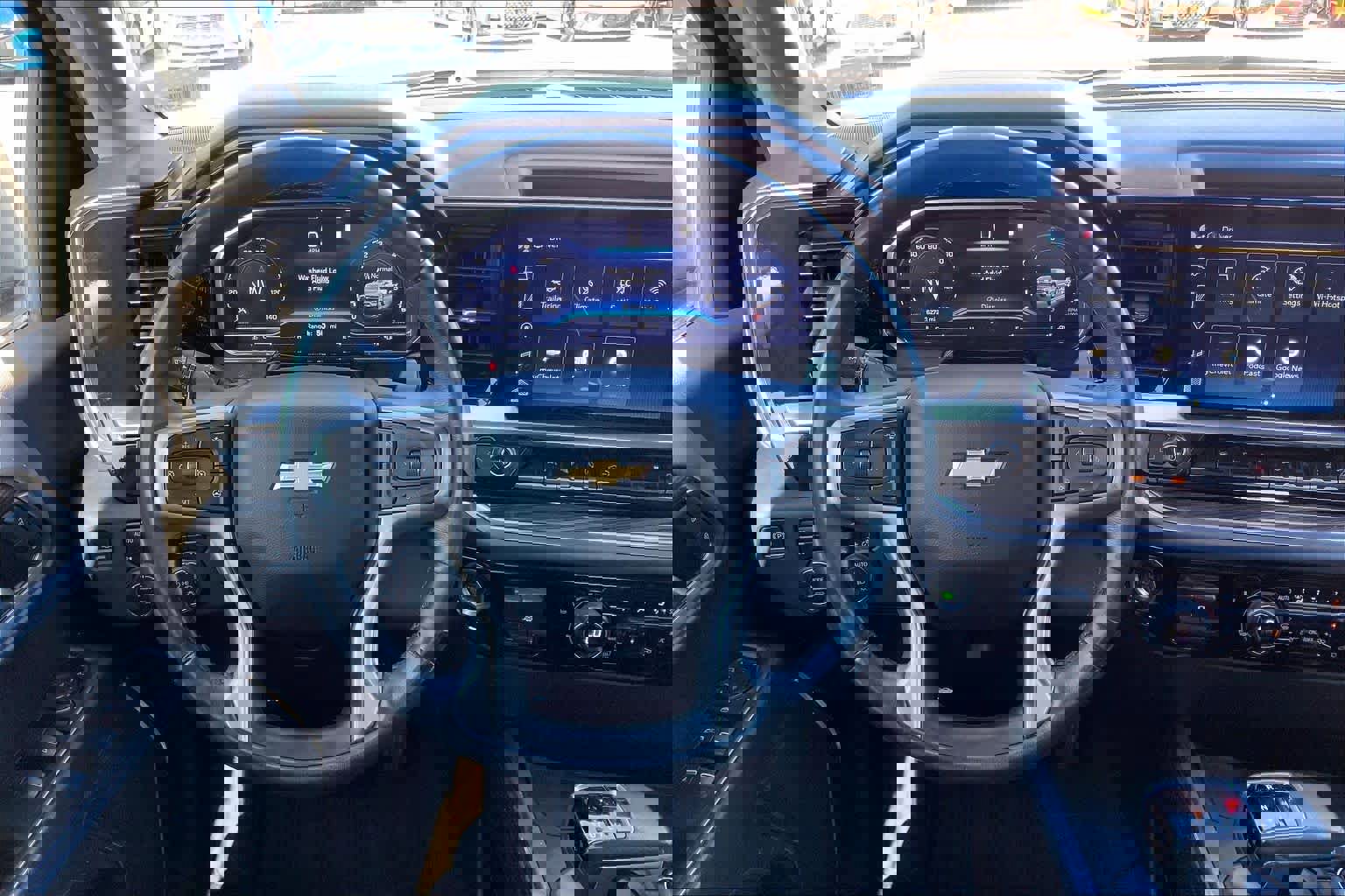 Used 2022 Chevrolet Silverado 1500 LT w/ Z71 Off-Road Package image 7