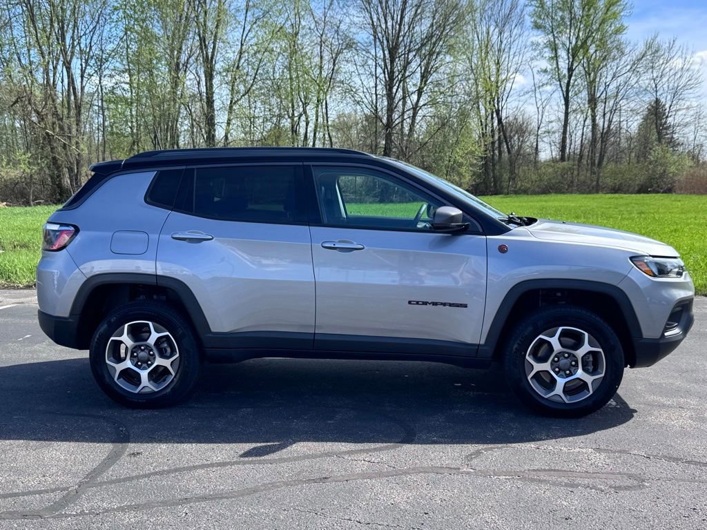 Used 2022 Jeep Compass Trailhawk AWD/4WD image 2