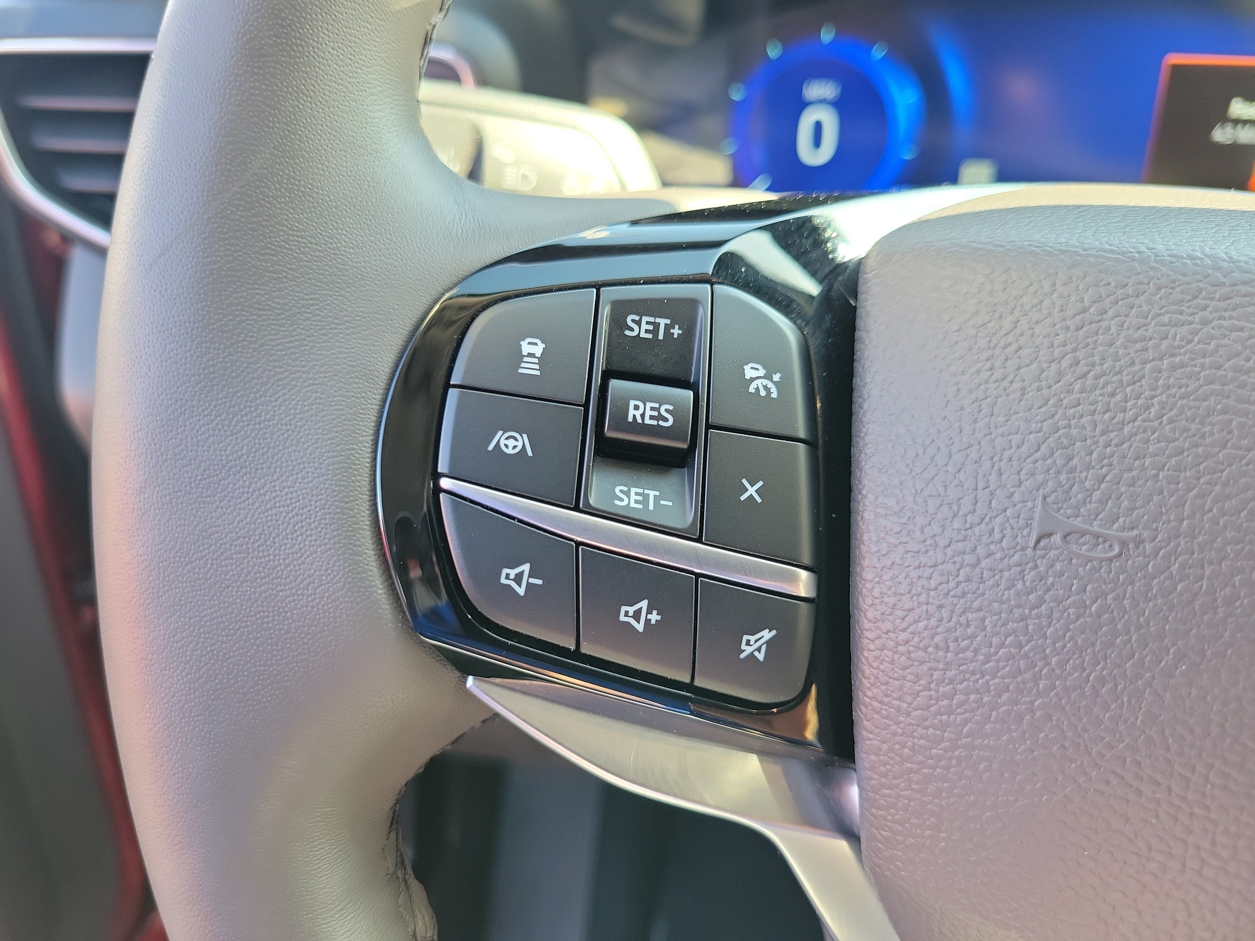 Certified 2023 Ford Explorer Platinum w/ Technology Package AWD/4WD image 5