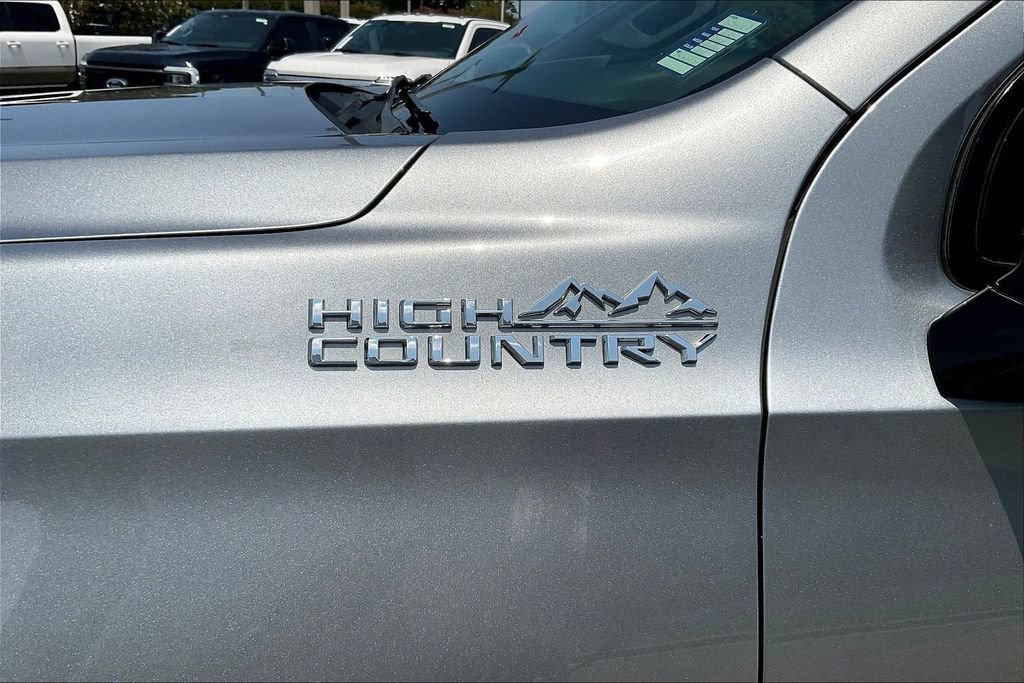 Used 2023 Chevrolet Suburban High Country RWD image 35