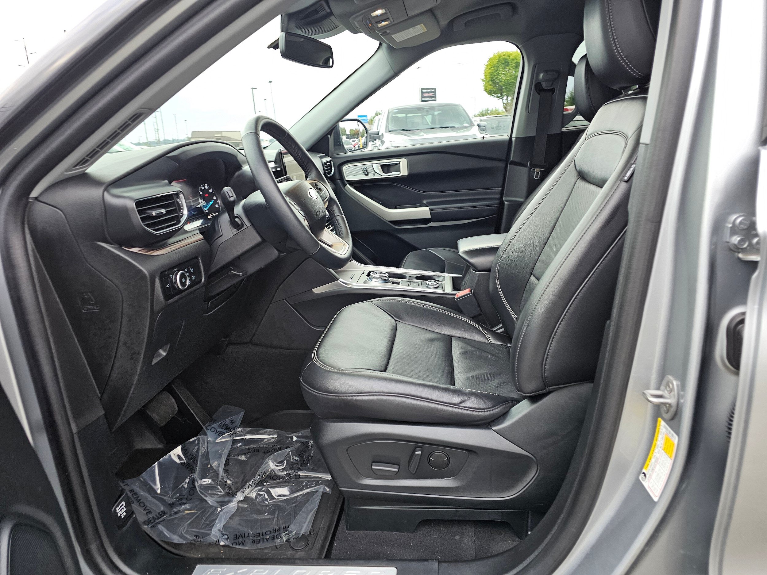 Certified 2023 Ford Explorer Limited AWD/4WD image 23