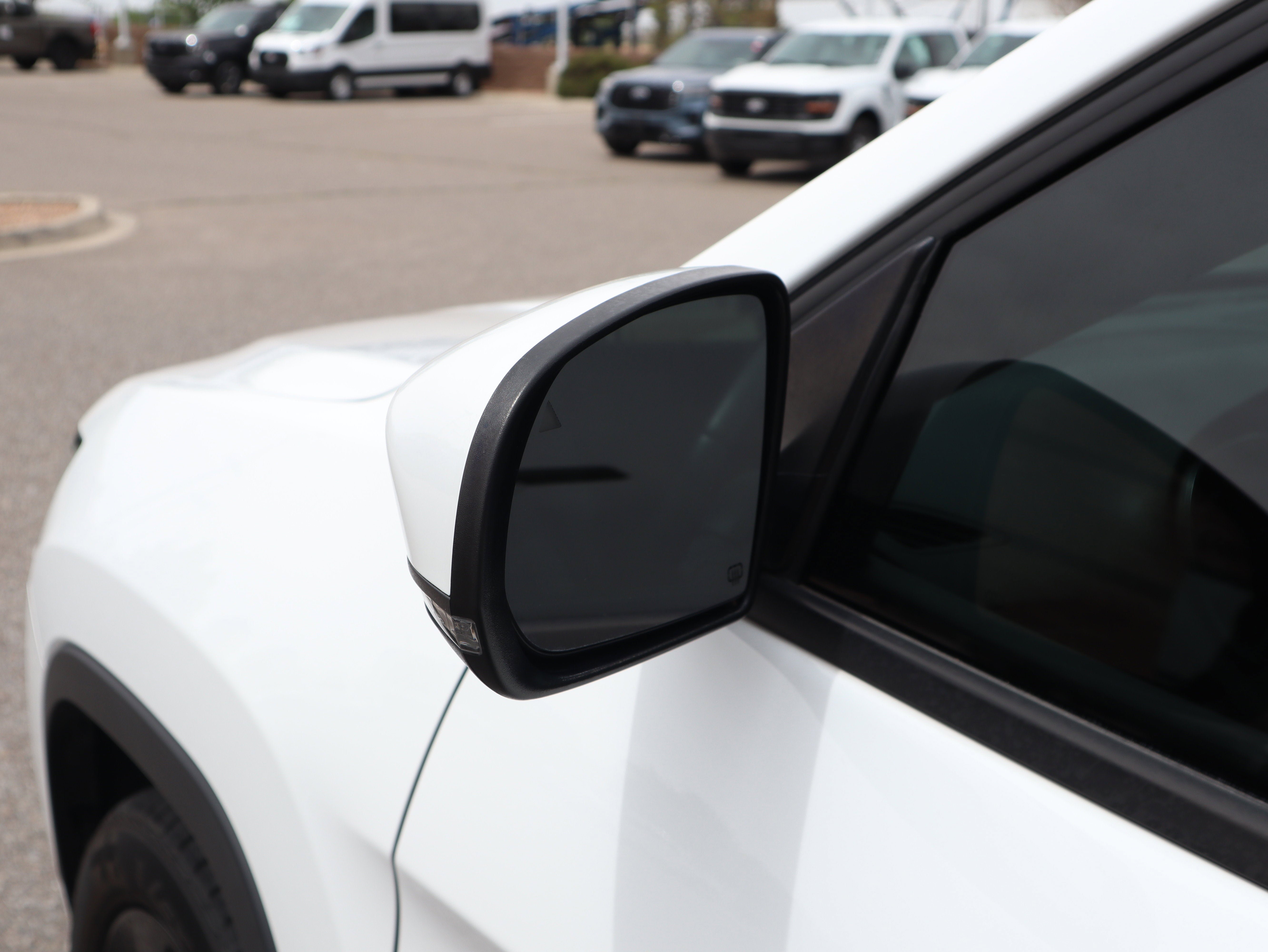 Used 2019 Jeep Cherokee Latitude Plus FWD image 17