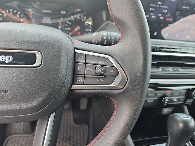 Used 2025 Jeep Compass Trailhawk AWD/4WD image 19
