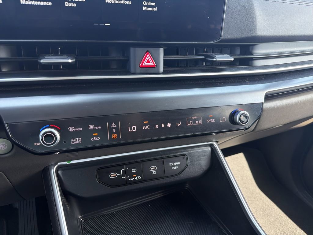 Used 2025 Kia Carnival FWD image 23