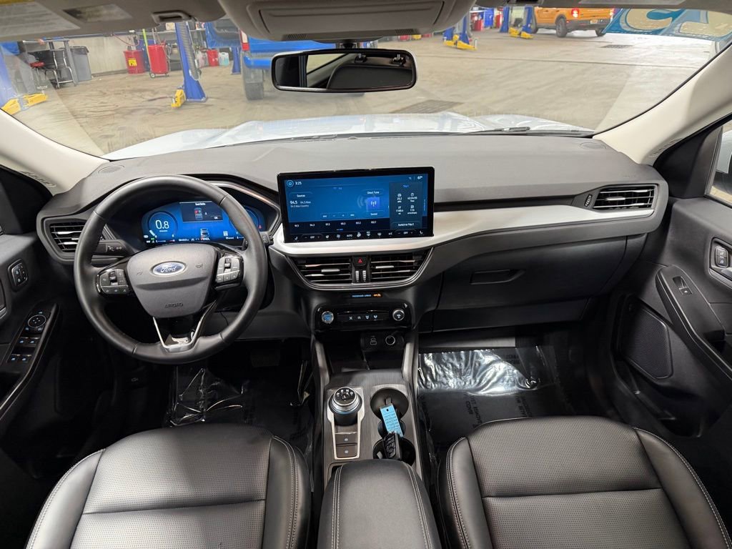 Certified 2025 Ford Escape Platinum AWD/4WD image 15