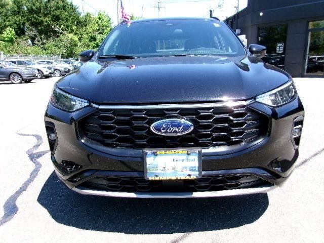 Certified 2023 Ford Escape ST-Line Select w/ Tech Pack #1 AWD/4WD image 2
