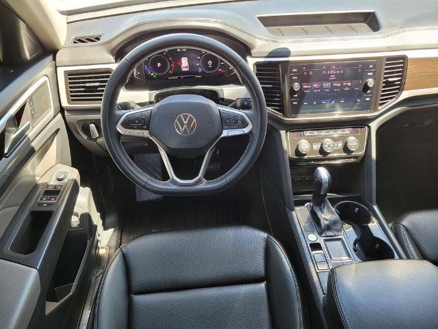 Used 2023 Volkswagen Atlas SE w/ Black Wheel Package FWD image 13