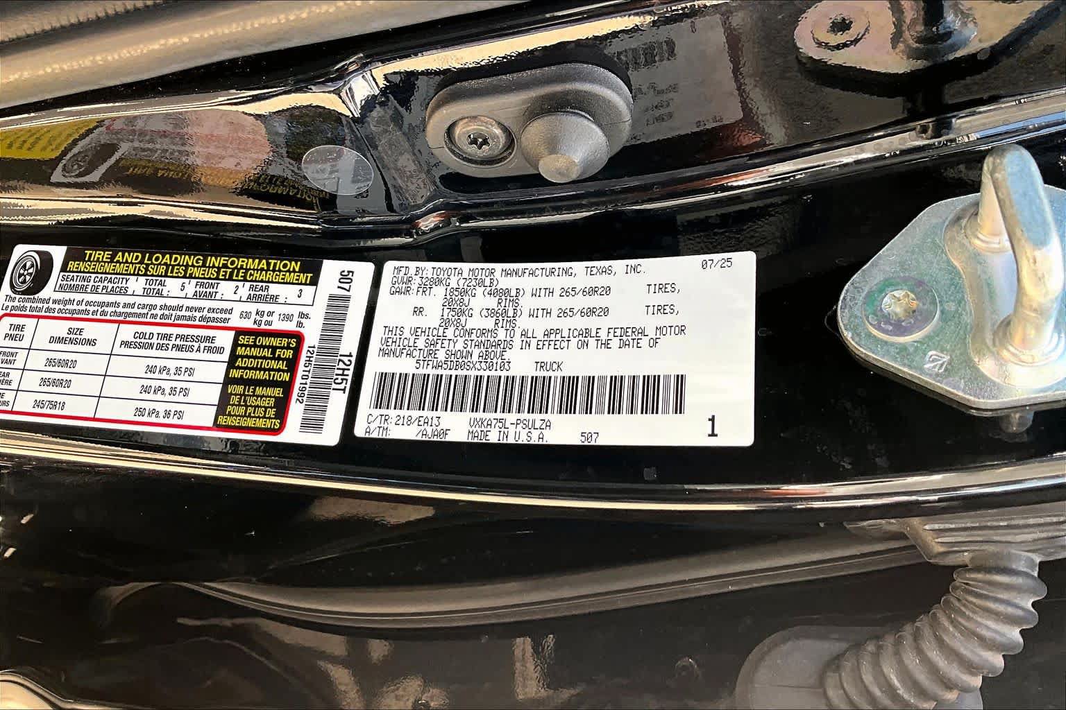 Used 2025 Toyota Tundra Limited AWD/4WD image 37