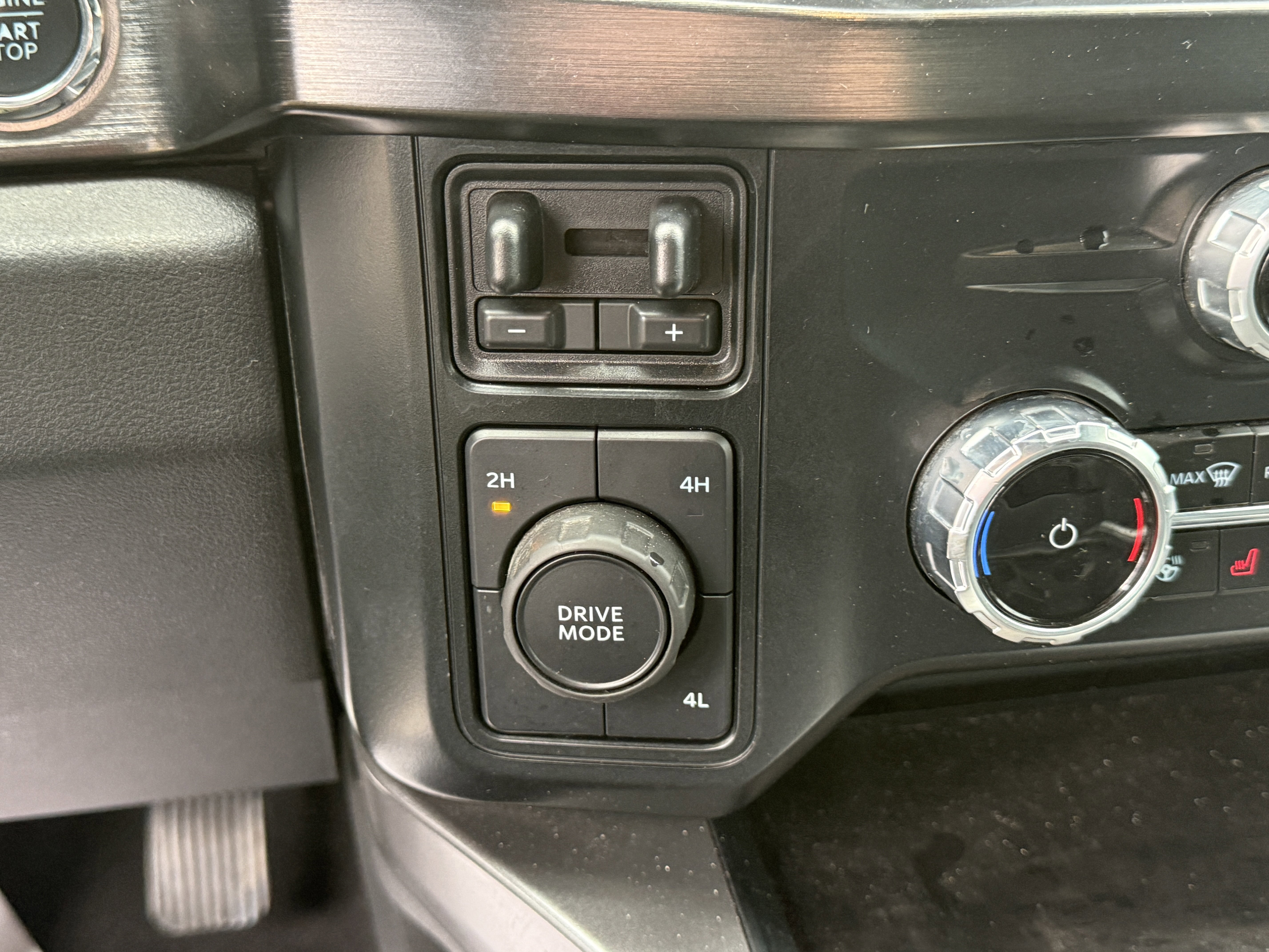 Certified 2023 Ford F350 Lariat w/ Chrome Package image 24