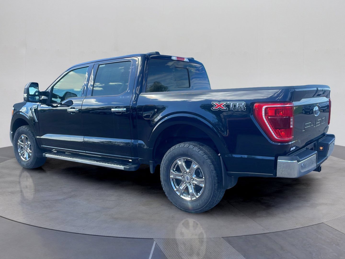 Certified 2022 Ford F150 XLT w/ Equipment Group 302A High AWD/4WD image 4