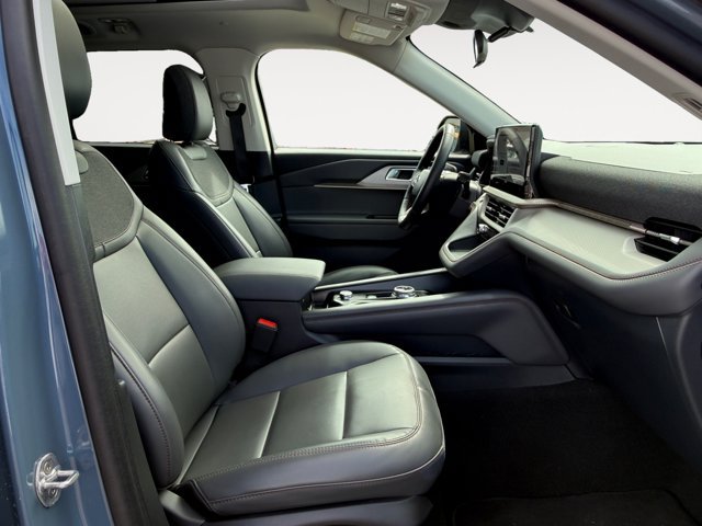 Certified 2025 Ford Explorer Active w/ Active Comfort Package AWD/4WD image 17