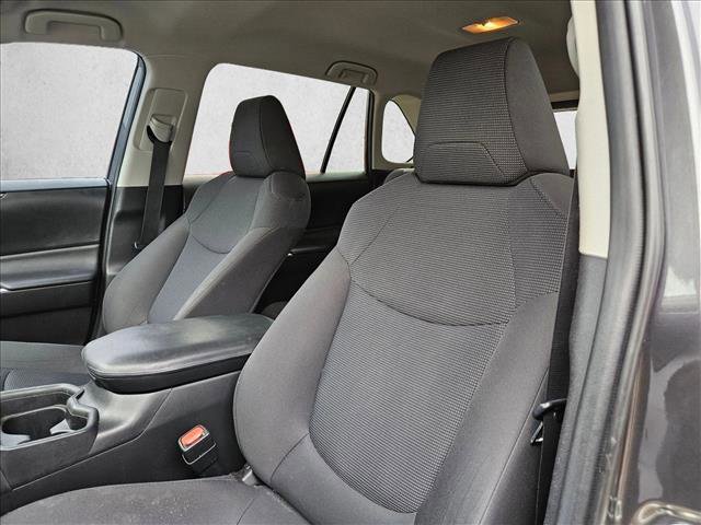 Used 2019 Toyota RAV4 LE image 13