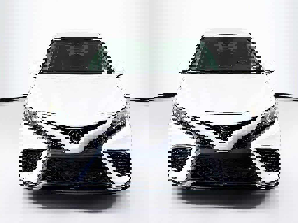 Used 2021 Toyota Camry SE image 8