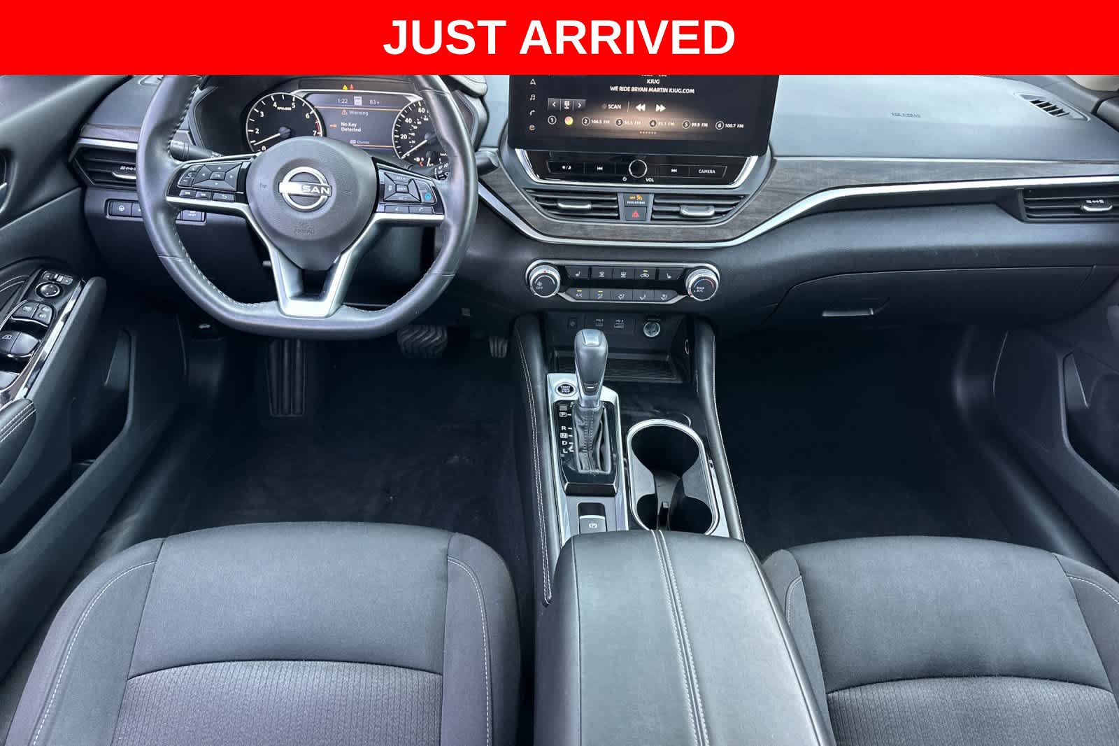 Used 2023 Nissan Altima 2.5 SV w/ SV Premium Package FWD image 3