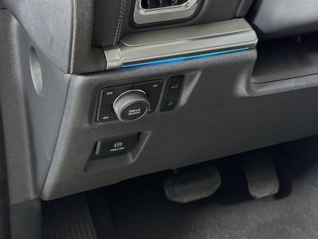 Certified 2025 Ford Expedition Max Platinum image 16