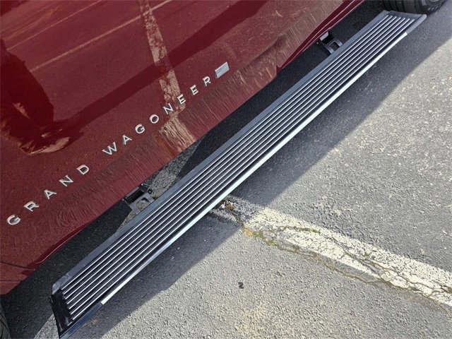 Used 2022 Jeep Grand Wagoneer Series III w/ Rear Seat Video Group 1 image 10