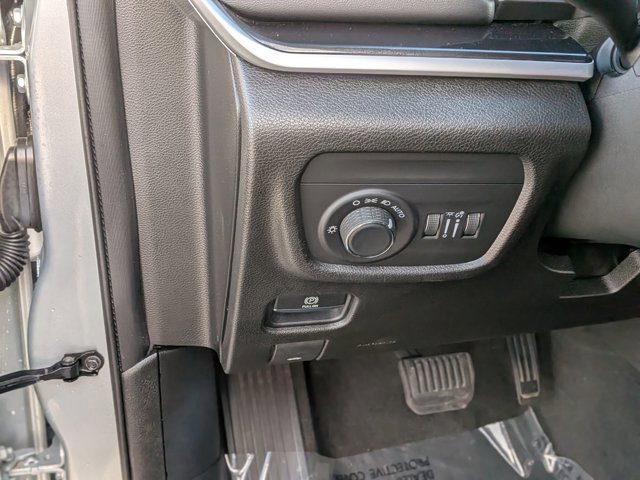 Used 2022 Jeep Grand Cherokee L Laredo w/ Luxury Tech Group I image 16