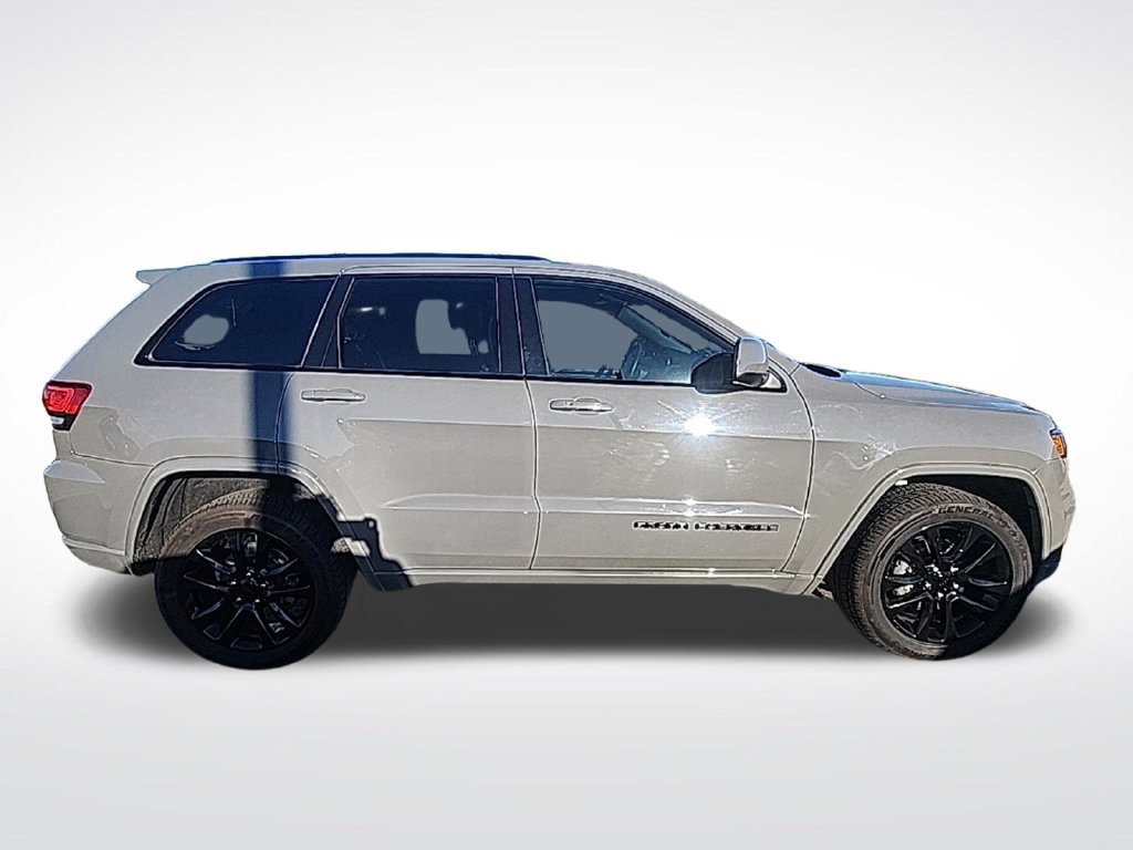 Used 2019 Jeep Grand Cherokee Altitude AWD/4WD image 8
