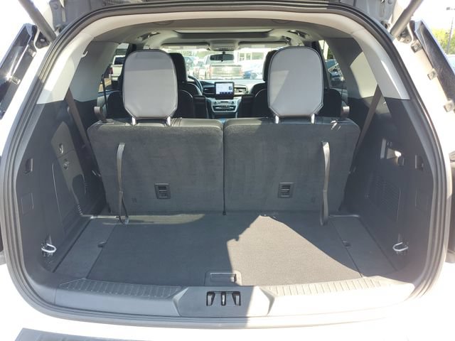 Certified 2023 Ford Explorer XLT w/ Equipment Group 202A AWD/4WD image 7