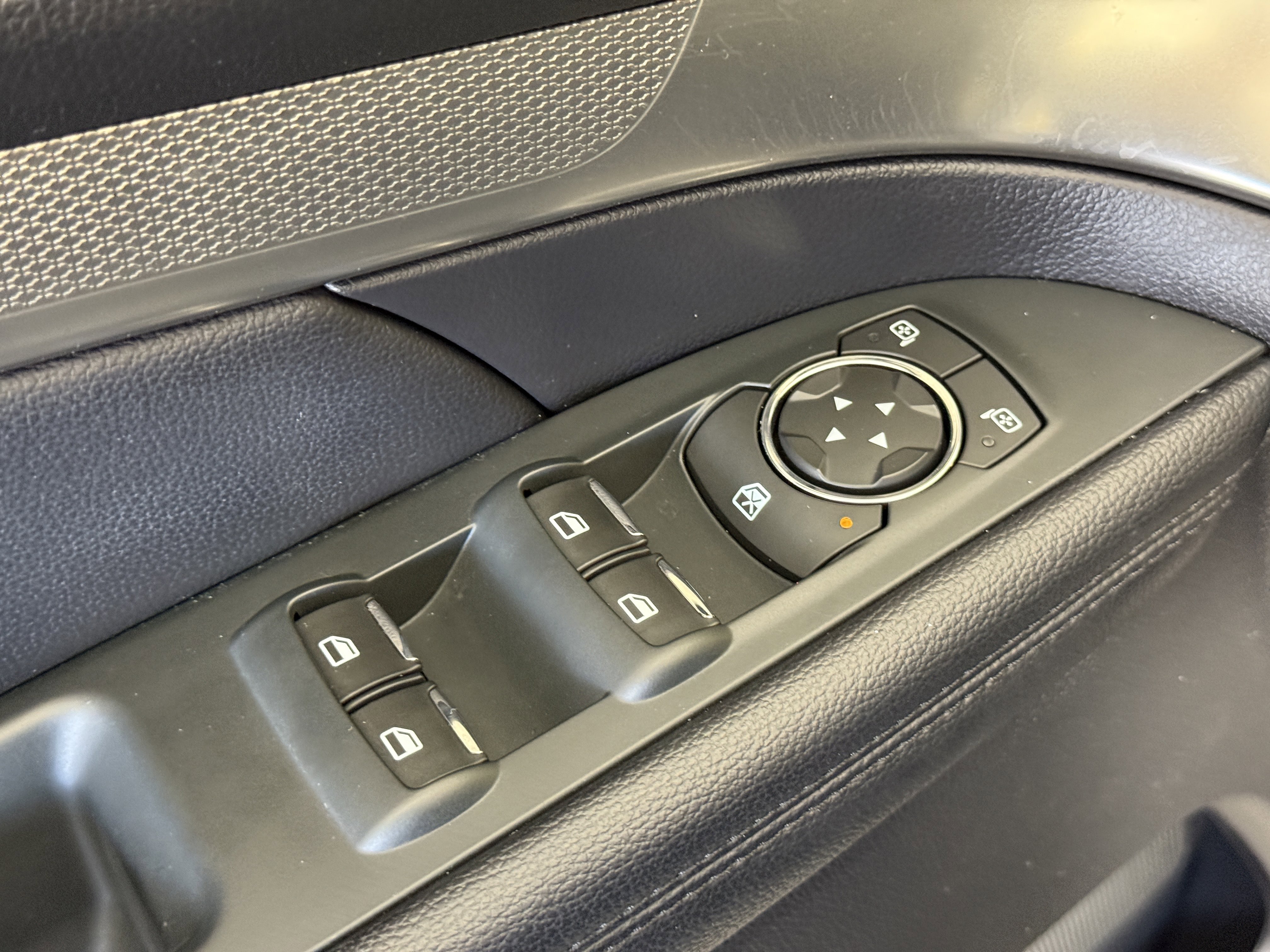 Certified 2018 Ford Explorer XLT w/ Equipment Group 202A image 15