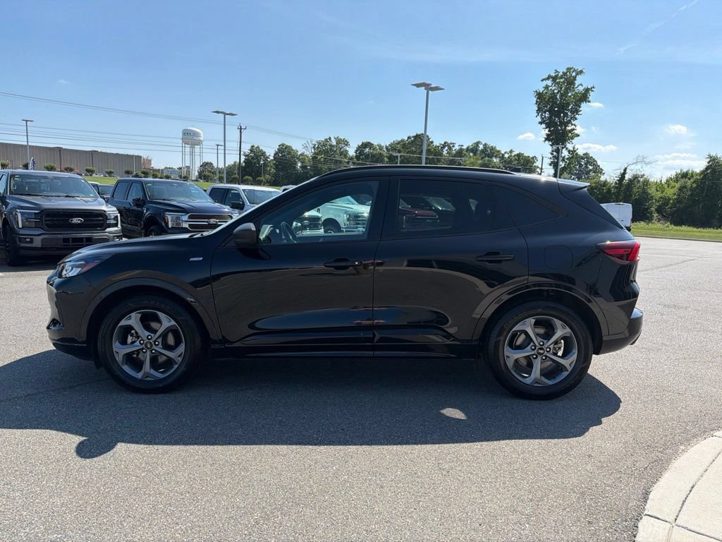 Certified 2023 Ford Escape ST-Line w/ Tech Pack #1 FWD image 7