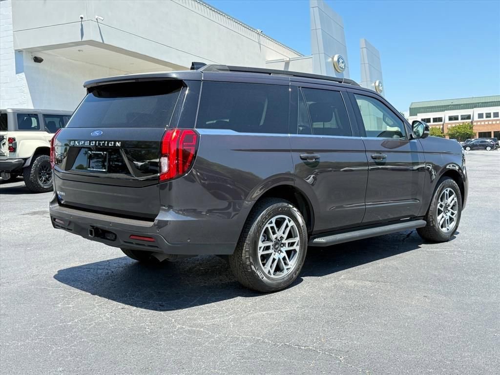 Certified 2025 Ford Expedition Active AWD/4WD image 4