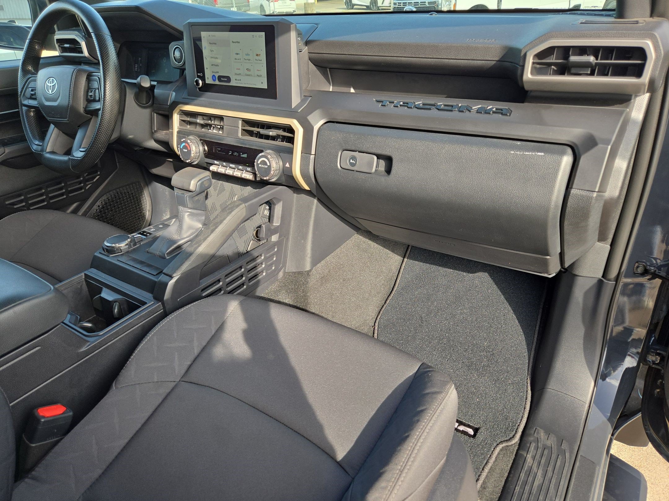 Used 2025 Toyota Tacoma SR AWD/4WD image 33