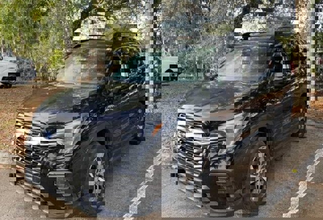 Used 2023 Subaru Ascent Premium w/ Convenience Package image 2