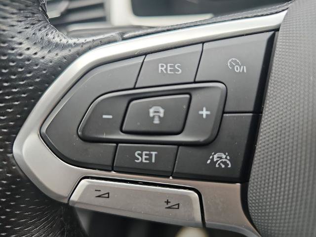 Used 2022 Volkswagen Atlas SEL R-Line AWD/4WD image 17