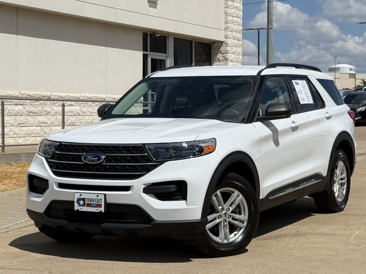 Certified 2023 Ford Explorer XLT AWD/4WD image 2