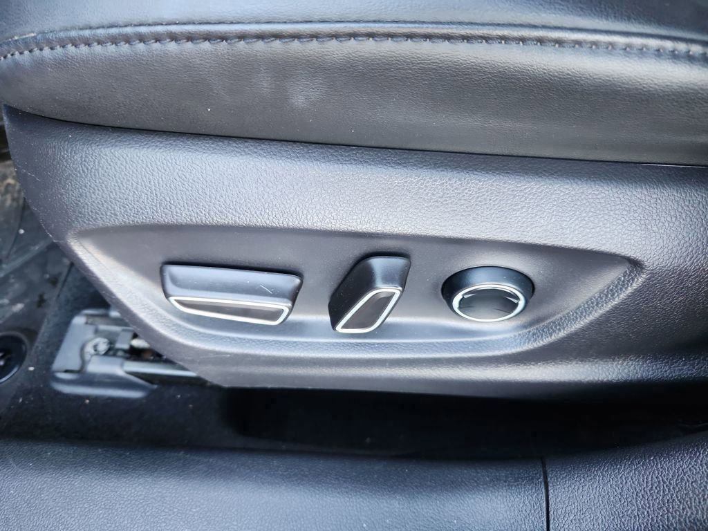 Used 2017 Toyota Prius Prime Premium image 27