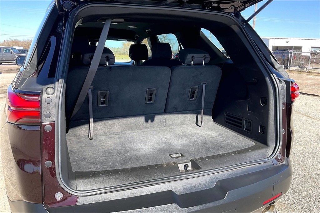 Used 2023 Chevrolet Traverse LT image 38