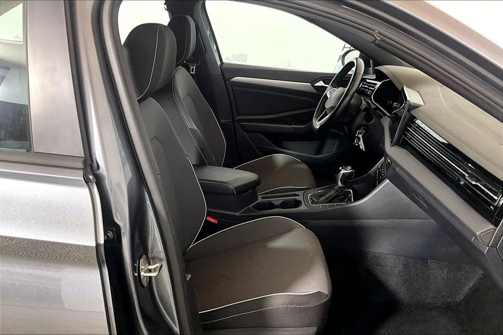 Used 2025 Volkswagen Jetta Sport FWD image 6