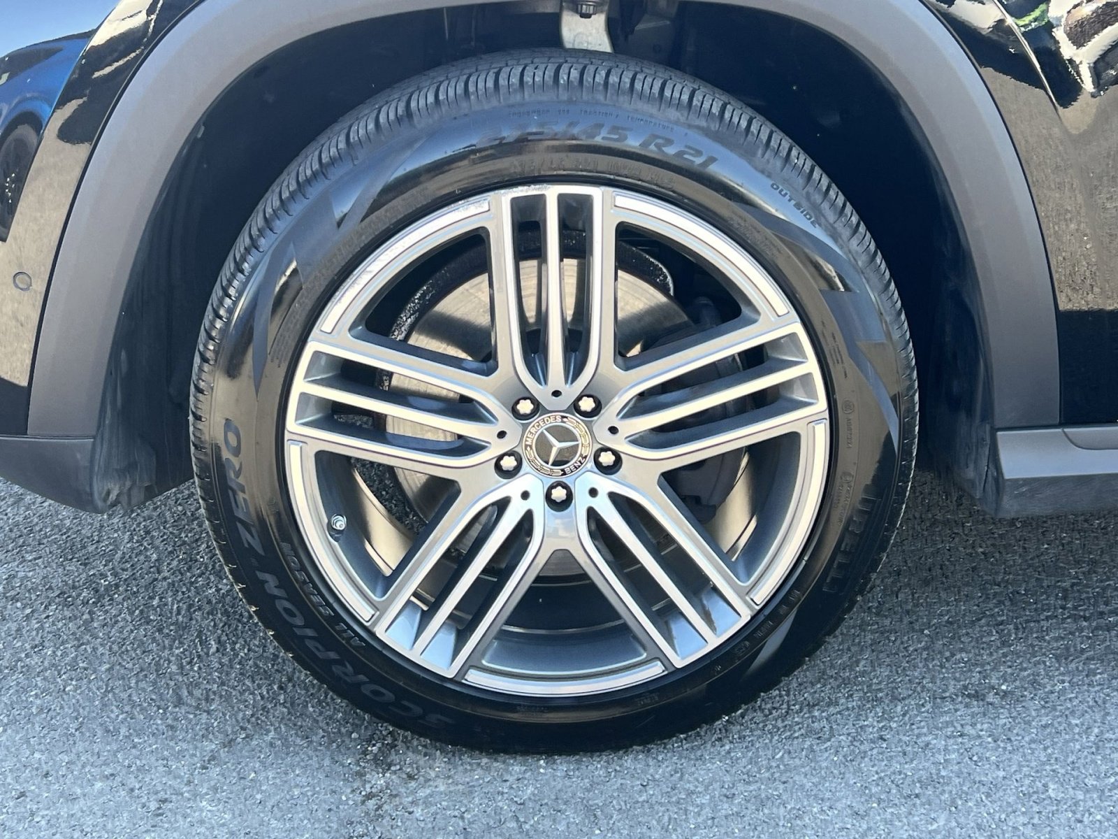Used 2025 Mercedes-Benz GLS 450 4MATIC image 20