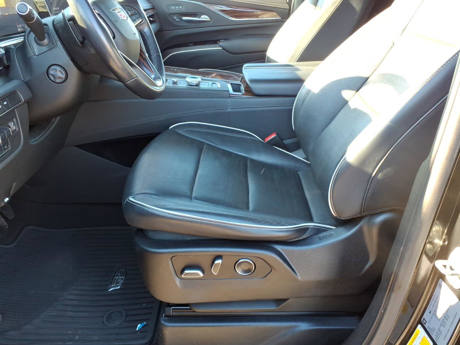 Used 2021 Cadillac Escalade Premium Luxury w/ Performance Package image 17