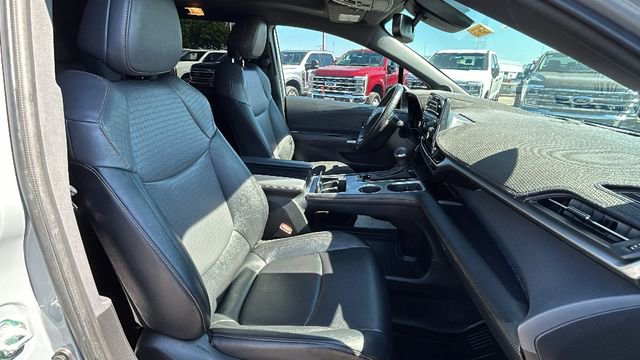 Used 2024 Toyota Sienna XLE Woodland Edition image 11