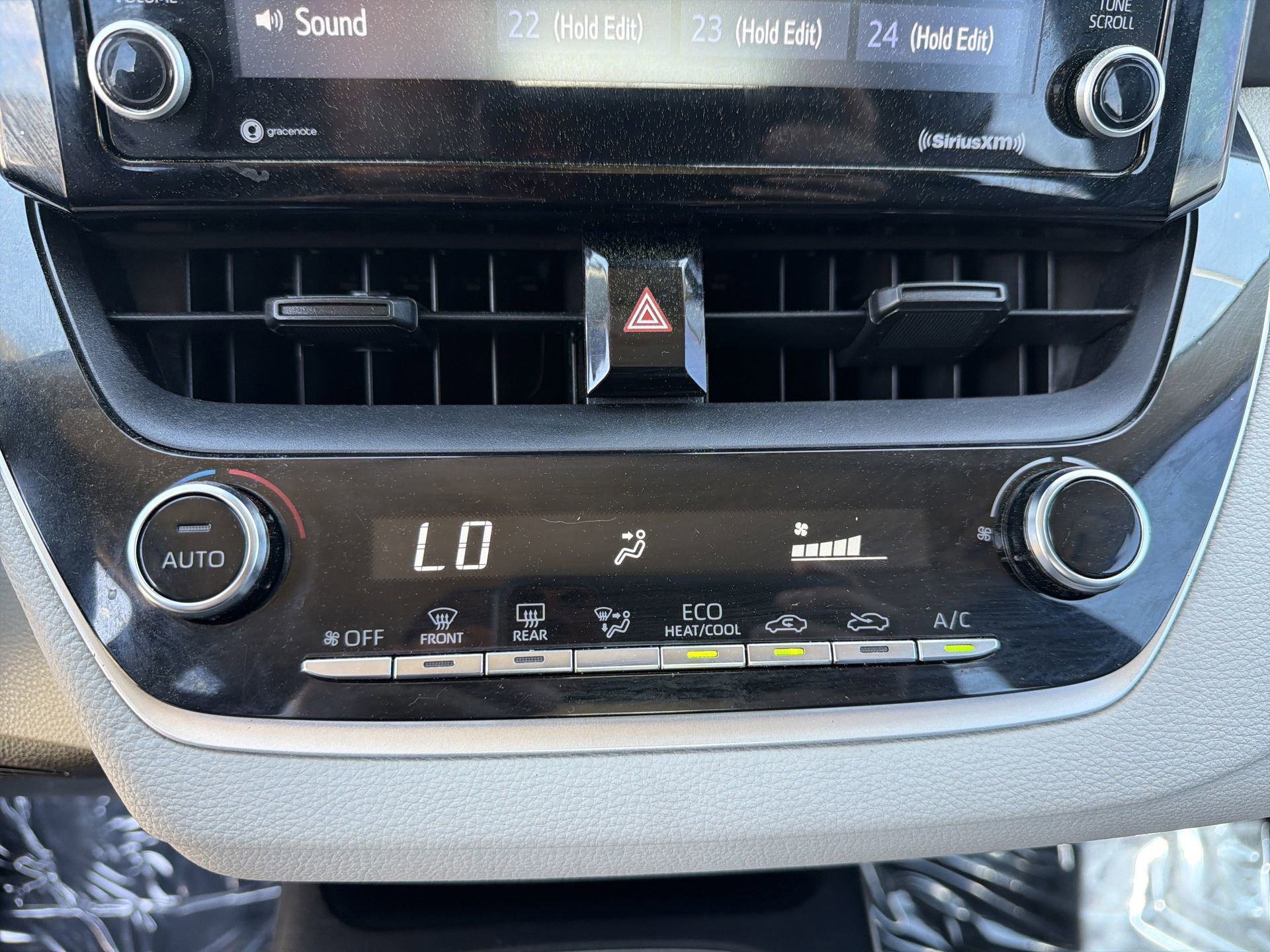 Used 2022 Toyota Corolla LE image 13