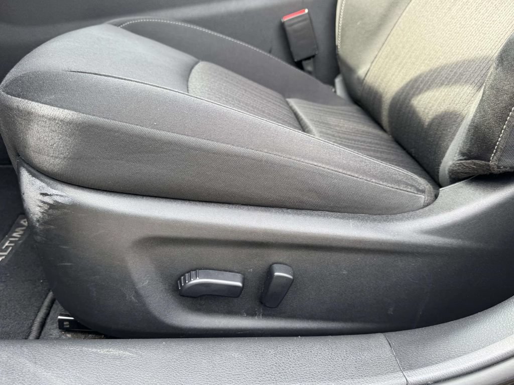 Used 2025 Nissan Altima 2.5 SV FWD image 20
