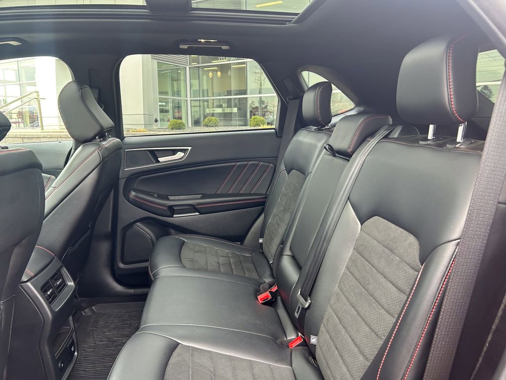 Certified 2023 Ford Edge ST-Line image 13