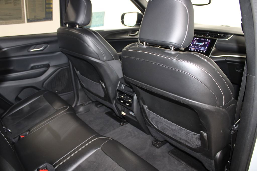 Used 2024 Jeep Grand Cherokee Altitude AWD/4WD image 33